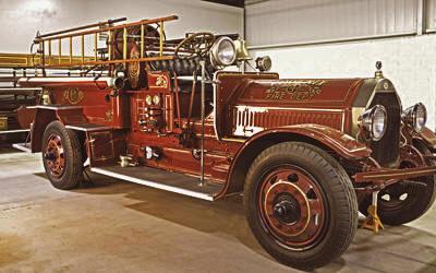 Triple comb. fire engine. Ex – Phoenix, AZ. 1,000 gpm 2 stage pump.