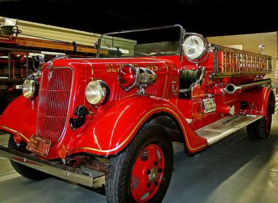 Triple comb. fire engine. Ex – Slinger, WI